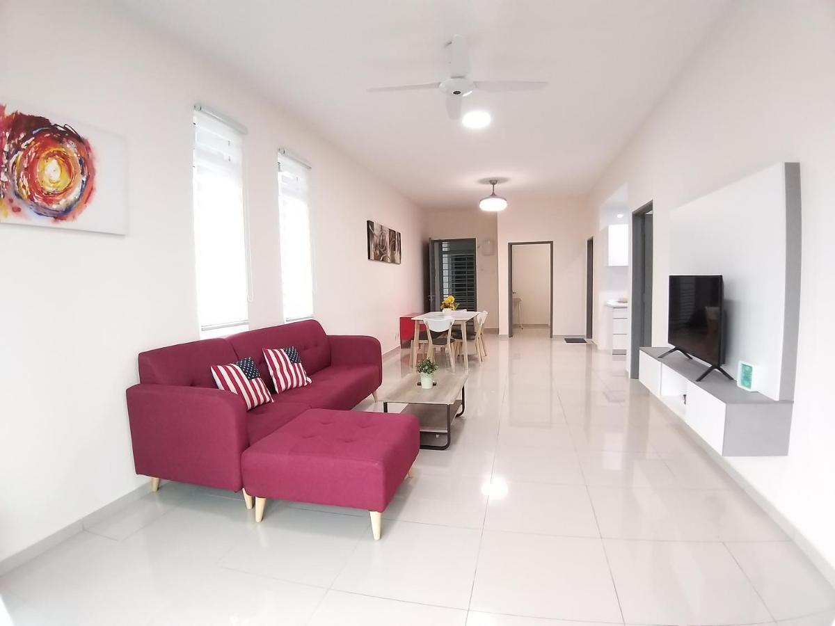 New Vacation Homestay @Forest Valley Каджанг Екстериор снимка